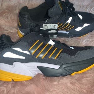 Men’s adidas yung torison sz 9